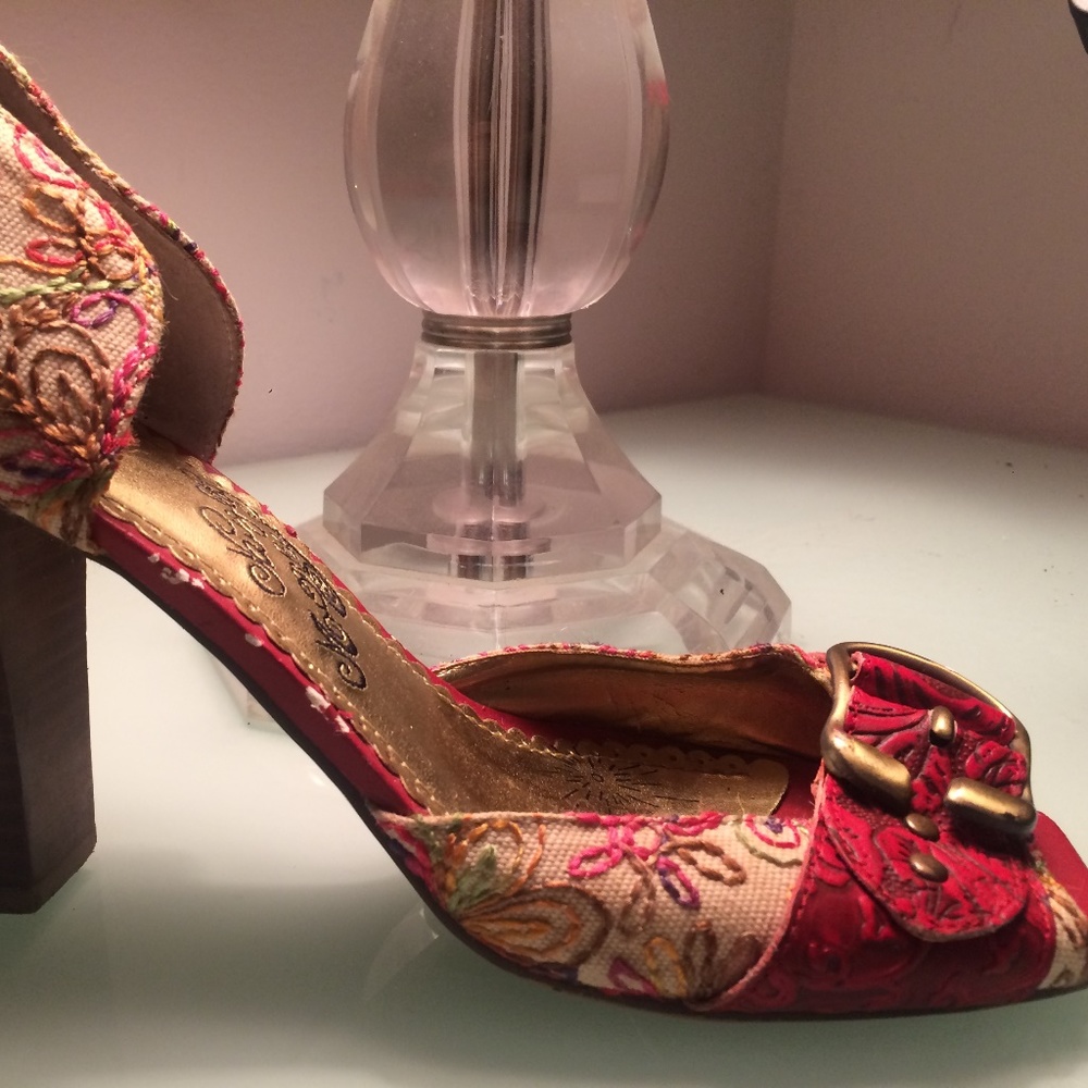 NAUGHTY MONKEY-PUMPS-EMBROIDERED-US SIZE 8 1/2